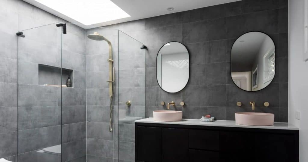 Bathroom Surgeon Leaking Shower